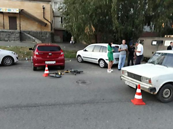 В Ставрополе под колеса легковушки попал велосипедист